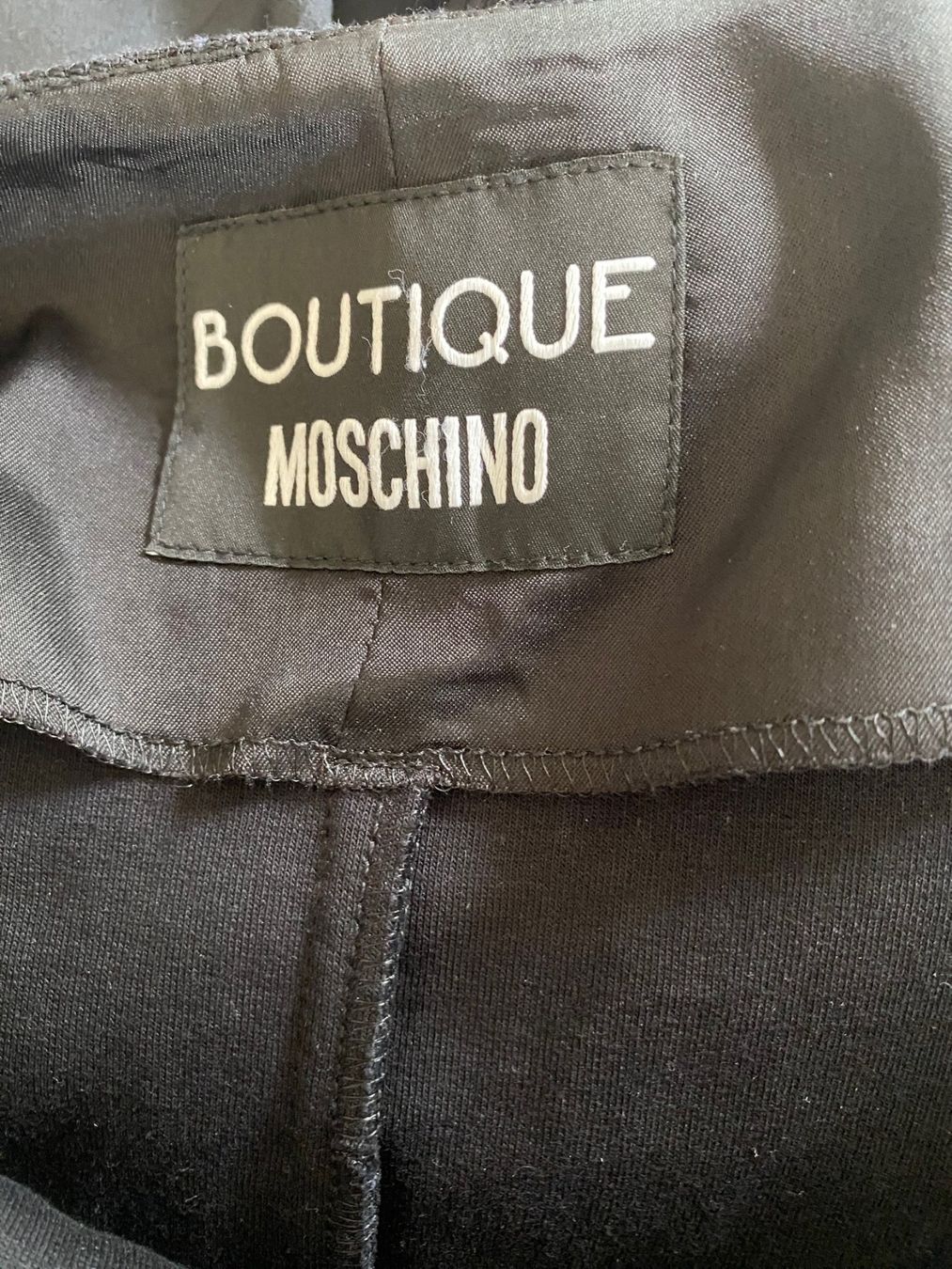 Moschino Vestiti: Boutique MOSCHINO – Usato da Luzern venduto da Turmliebe 3