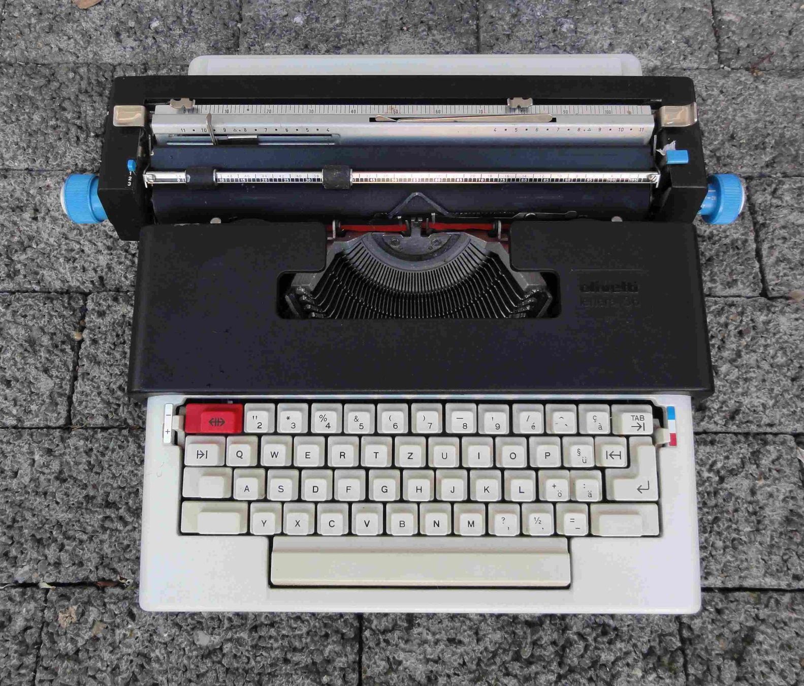 Olivetti Schreibmaschinen: Schreibmaschine Olivetti Lettera 36, elektrisch – Gebraucht aus Wohlen AG von Flusslauf 1