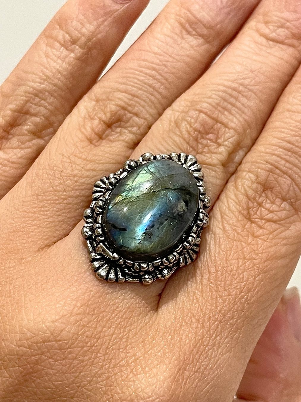 Ringe: Antik-Ring mit Labradorit – Neu und originalverpackt aus Schiers von sisikristall