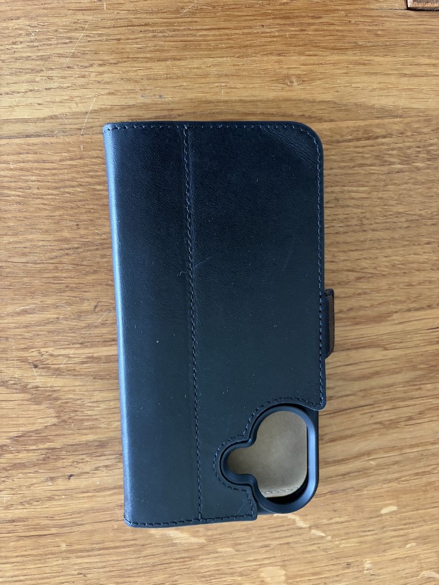 Apple Cover & Protezioni schermo: Iphone 17, Hülle schwarzes Leder mit Kartenfach – Nuovo (secondo la descrizione) da Möhlin venduto da Wandazli 1