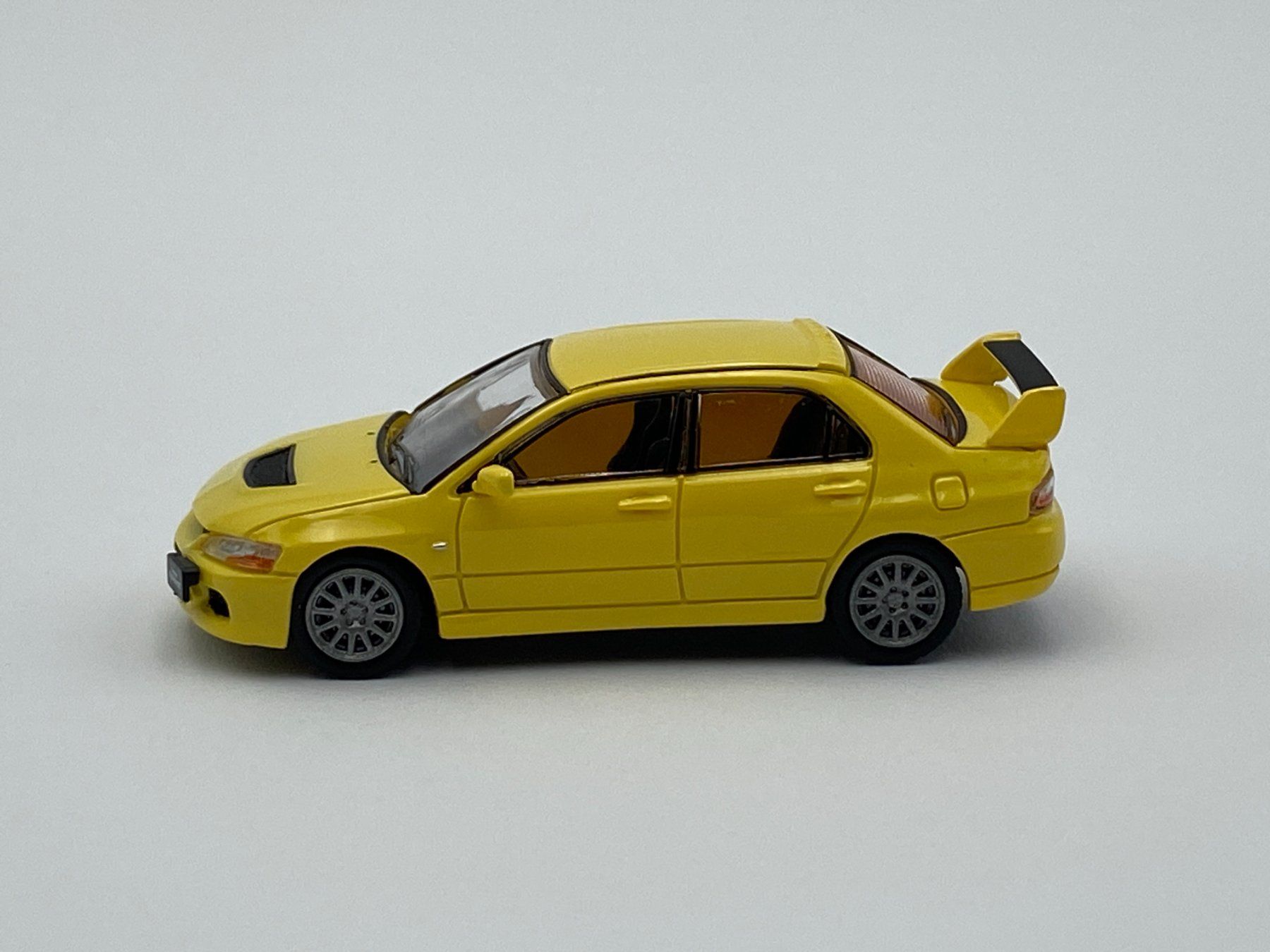 Mitsubishi Modellini d'auto: Herpa 87MC000004 1:87 Mitsubishi Lancer Evolution 9 gelb – Nuovo e nell'imballaggio originale da Neukirch a.d. Thur venduto da MoBa-Artikel.ch 2