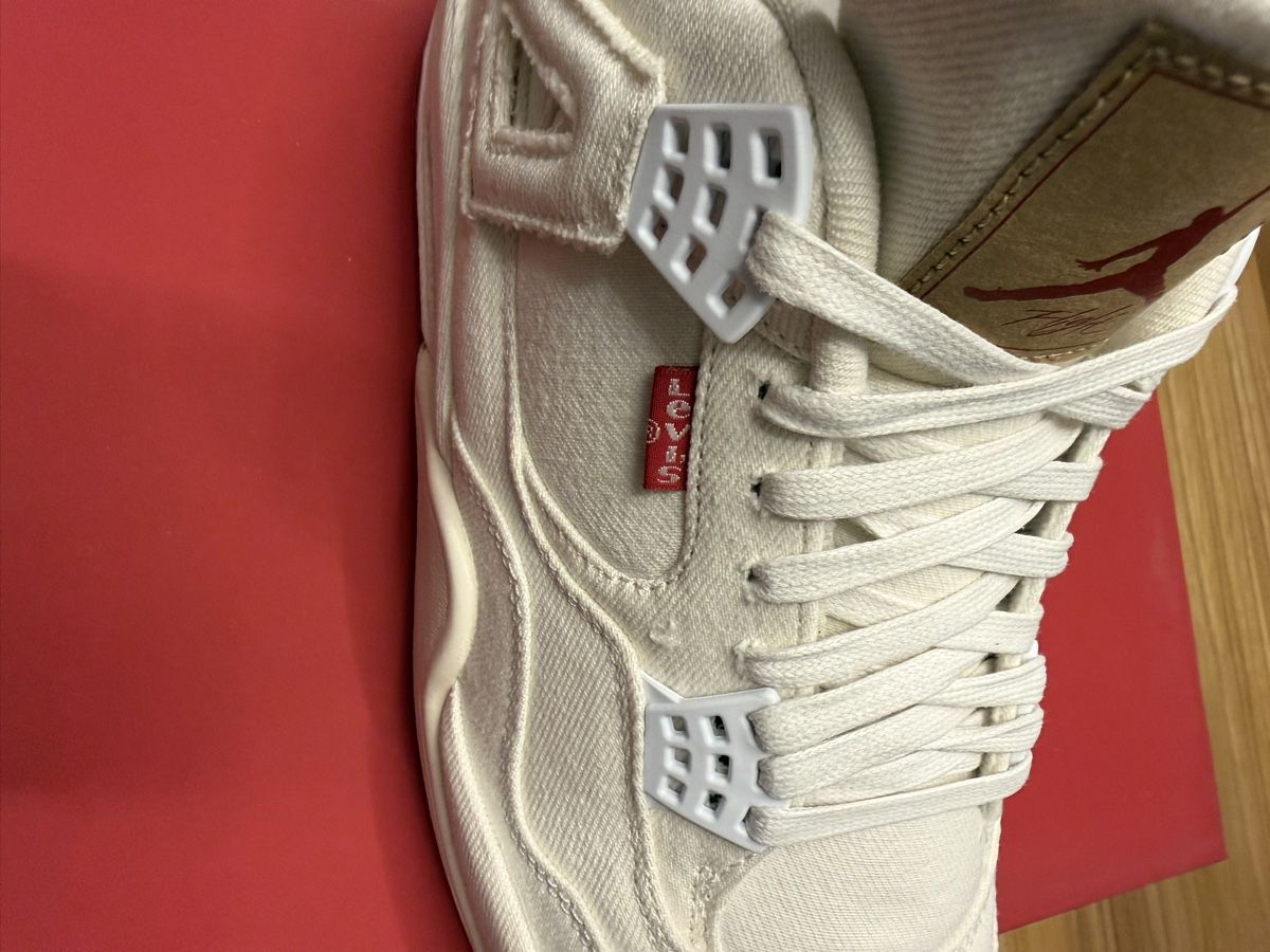 Jordan Scarpe da uomo: Jordan 4 x Levis White US10 Deadstock – Nuovo e nell'imballaggio originale da Konolfingen venduto da likeacat 3