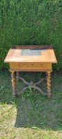 Petite table d’époque Louis 13 en noyer