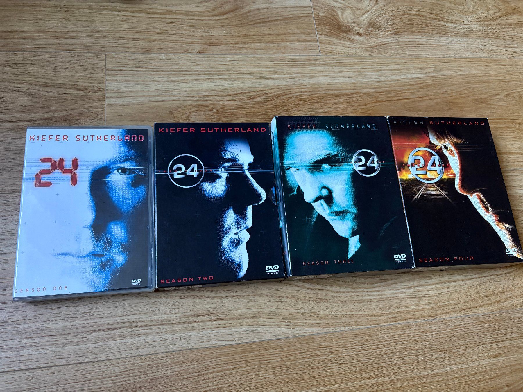 Tutti i DVDs: 24 / Twentyfour - Staffel 1 - 4 – Usato da Weisslingen venduto da Traber1992
