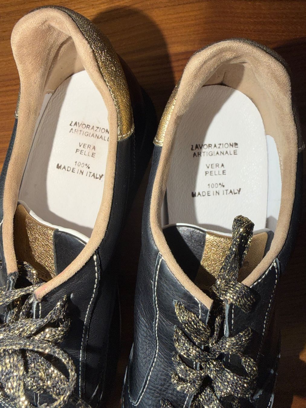 Damenschuhe: Leder Sneakers Ital. Modell 40 neu – Neu (gemäss Beschreibung) aus Dornach von samuti 2