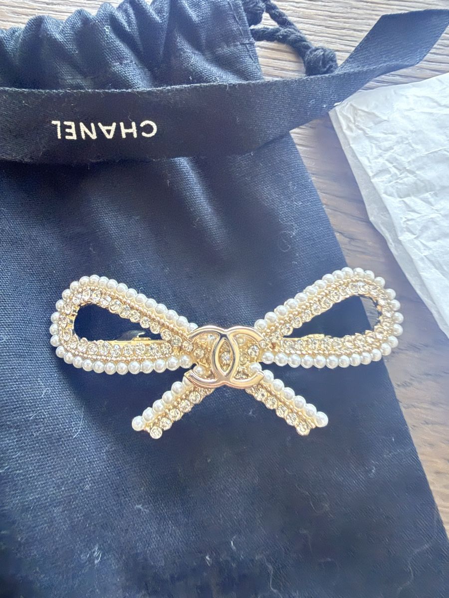 Chanel Accessori per capelli: Chanel vip hair clip – Nuovo (secondo la descrizione) da Melide venduto da Nikola-123 1