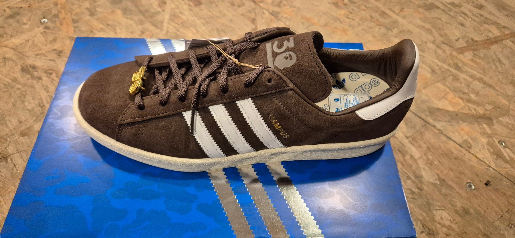 Bape Scarpe da uomo: adidas Campus 80s Bape 30e anniversaire marron – Nuovo e nell'imballaggio originale da Mollens VD venduto da djoul01 1