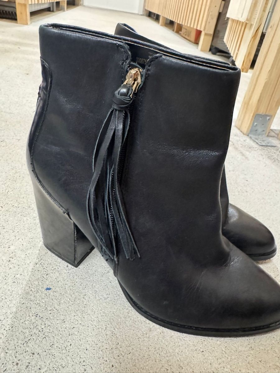 Damenschuhe: Schwarze Stiefeletten, Gr. 39 – Gebraucht aus Hinwil von YPMK61