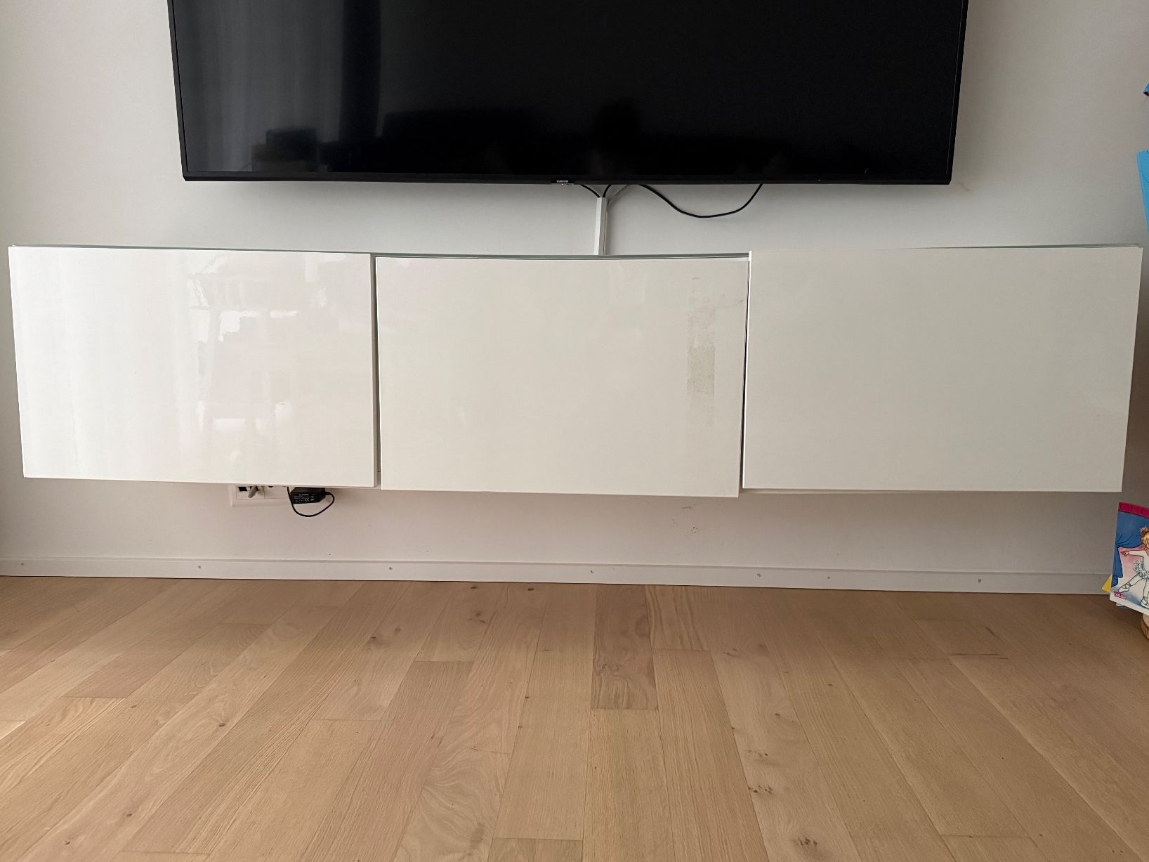 Ikea Mobili TV: Besta TV-Bank – Usato da Schaffhausen venduto da ERN58