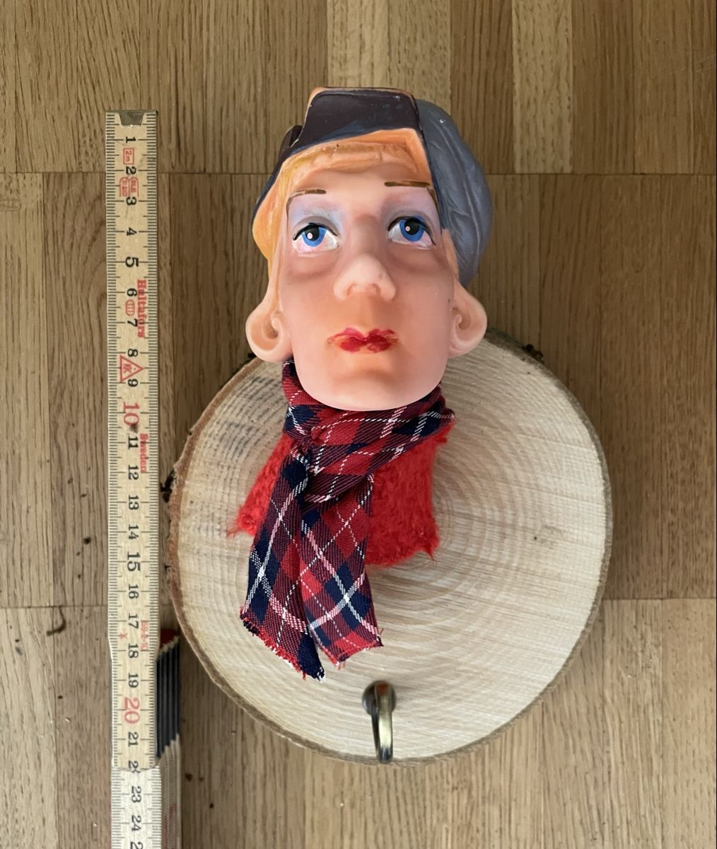 Porte manteau: Garderobe mit Kasperli Figur – D'occasion à Zürich par Refereefair 3