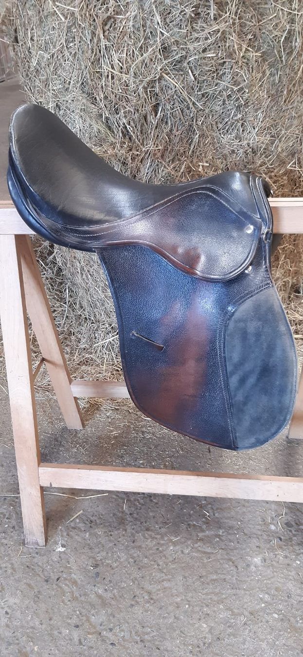 Selles, accessoires: Sattel für Holzpferd – D'occasion à Muri b. Bern par lia_57f9