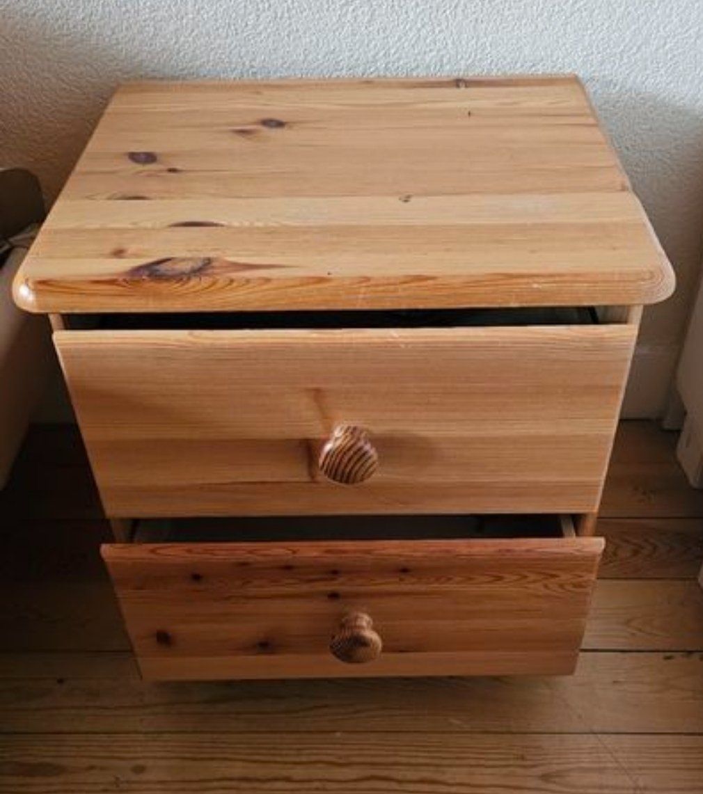 Nachttische: Nachttischli aus Holz – Gebraucht aus Basel von kam_v6ft