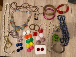 Modeschmuck Konvolut, vielseitig, Ohrclips, Ketten etc.
