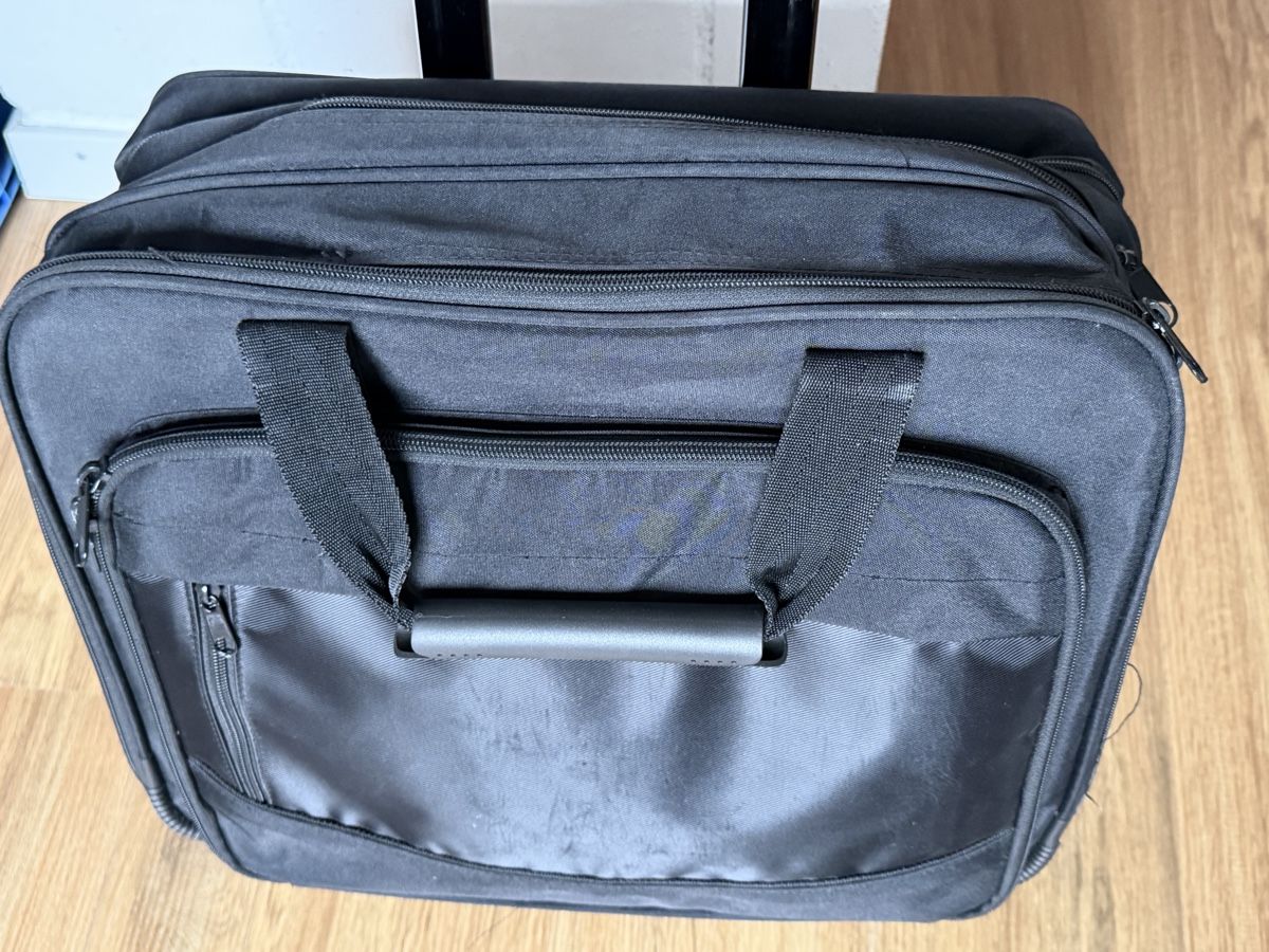 Valigie & Borse: Rollkoffer schwarz mit Teleskopgriff ab CHF 1.00 – Usato da Neuenkirch venduto da Giuseppestadel 3
