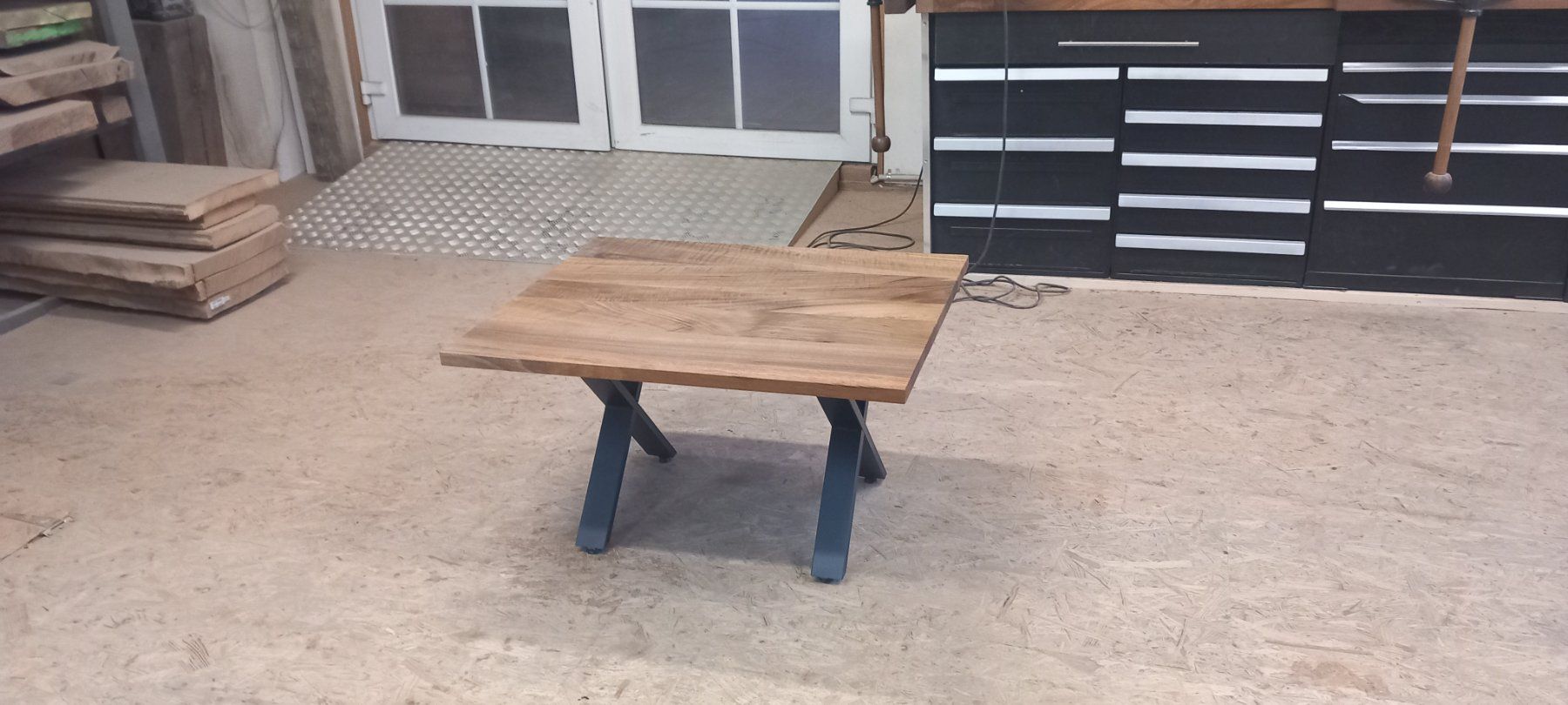 Tische: Salontisch aus Schweizer Nussbaumholz massiv – Neu (gemäss Beschreibung) aus Altishofen von Rossi464 1