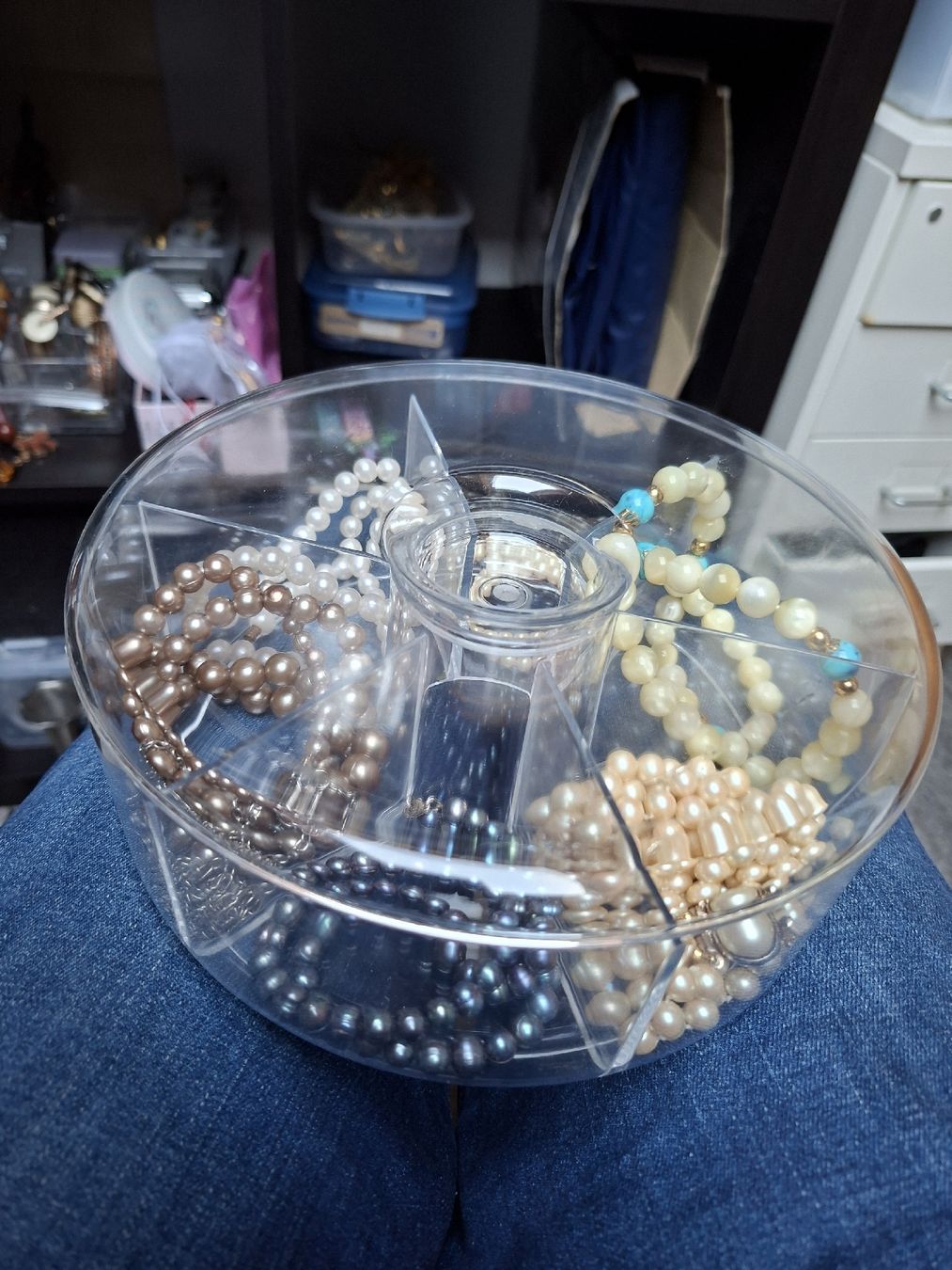 Lot de colliers et bracelets de perles en coffret (Gebraucht) in Tannay ...
