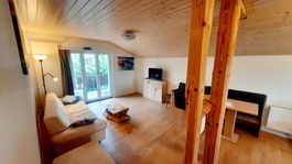 möblierte 2.5-Zimmer-Wohnung mit Balkon & Weitsicht