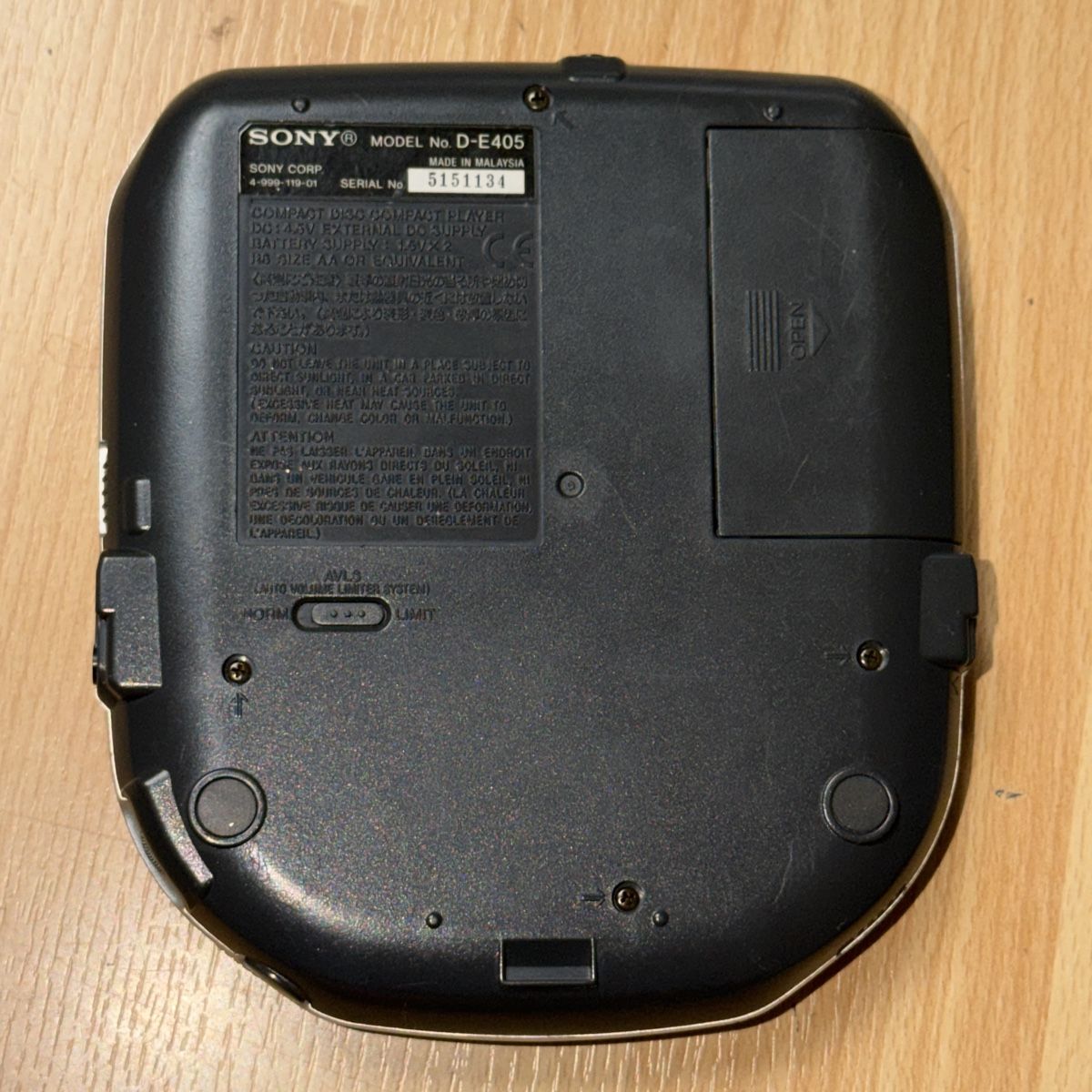 Sony Lettore multimediale portatile: Sony Discman D-E405 CD-Player silbern gebraucht – Usato da Thun venduto da BanjoDan 2