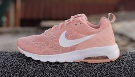Nike Air Max Motion Gr. 4,5 lachs-weiss