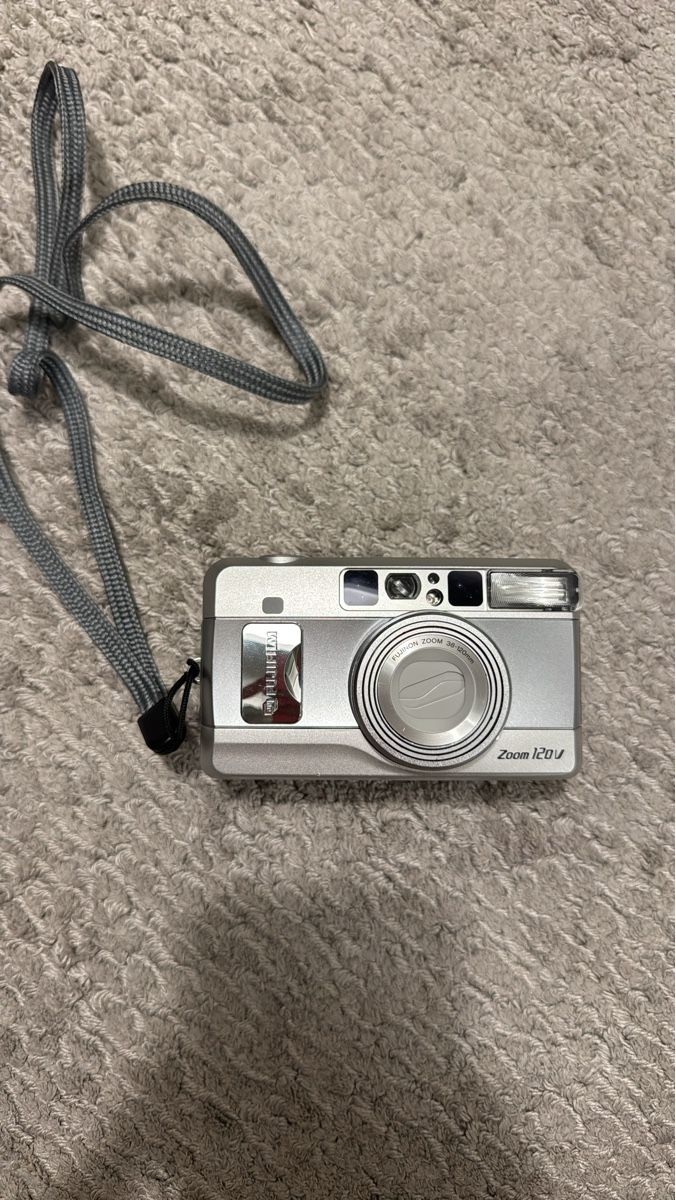 Fujifilm Fotocamera: Analog Fujifilm Zoom 120V – Usato da Herrliberg venduto da ale_m5vp