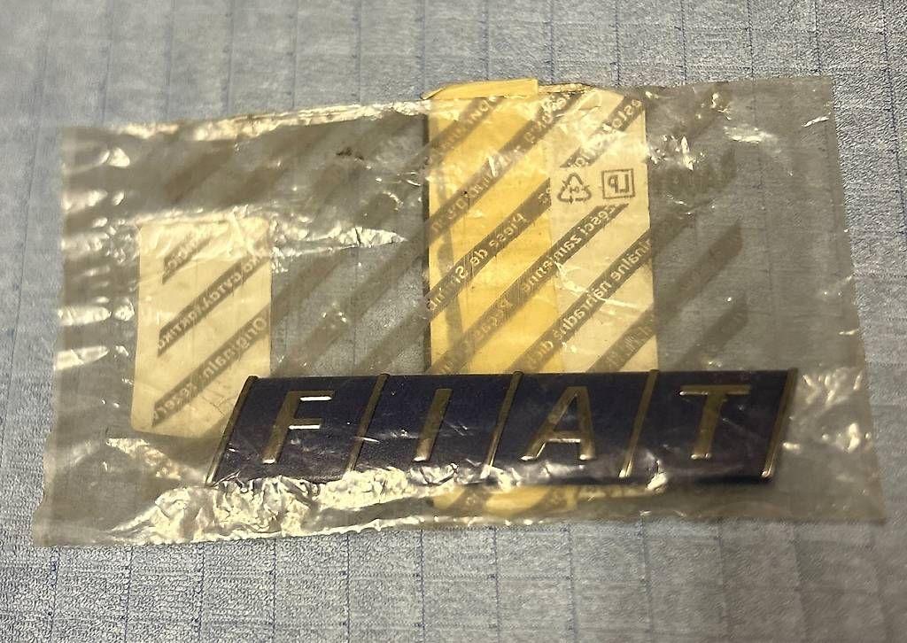 Tutti pezzi di ricambio auto: Fiat Punto GT Embleme – Usato da Ennenda venduto da Peppinied0 1