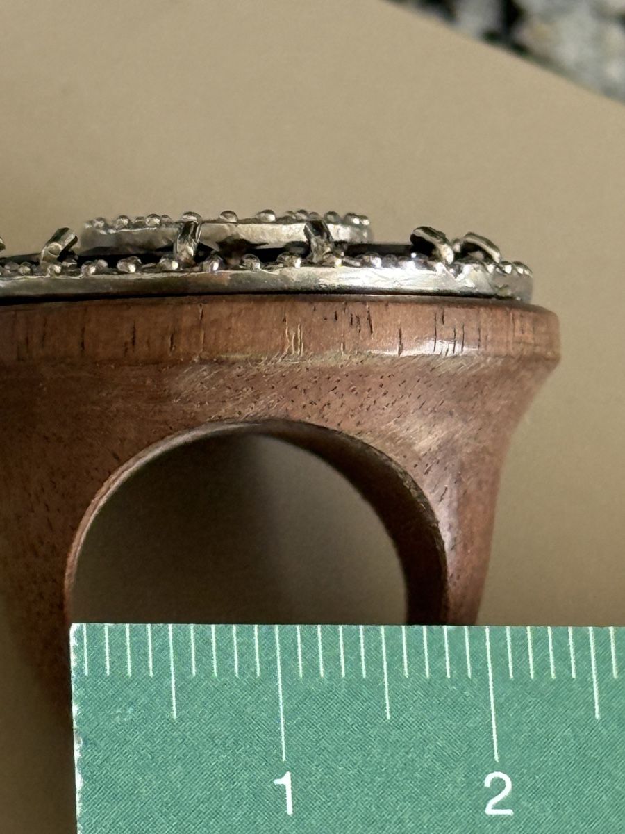 Anelli: Unique Wood Statement Ring with Black &Crystal Embellishment – Usato da Zürich venduto da DEGU 1