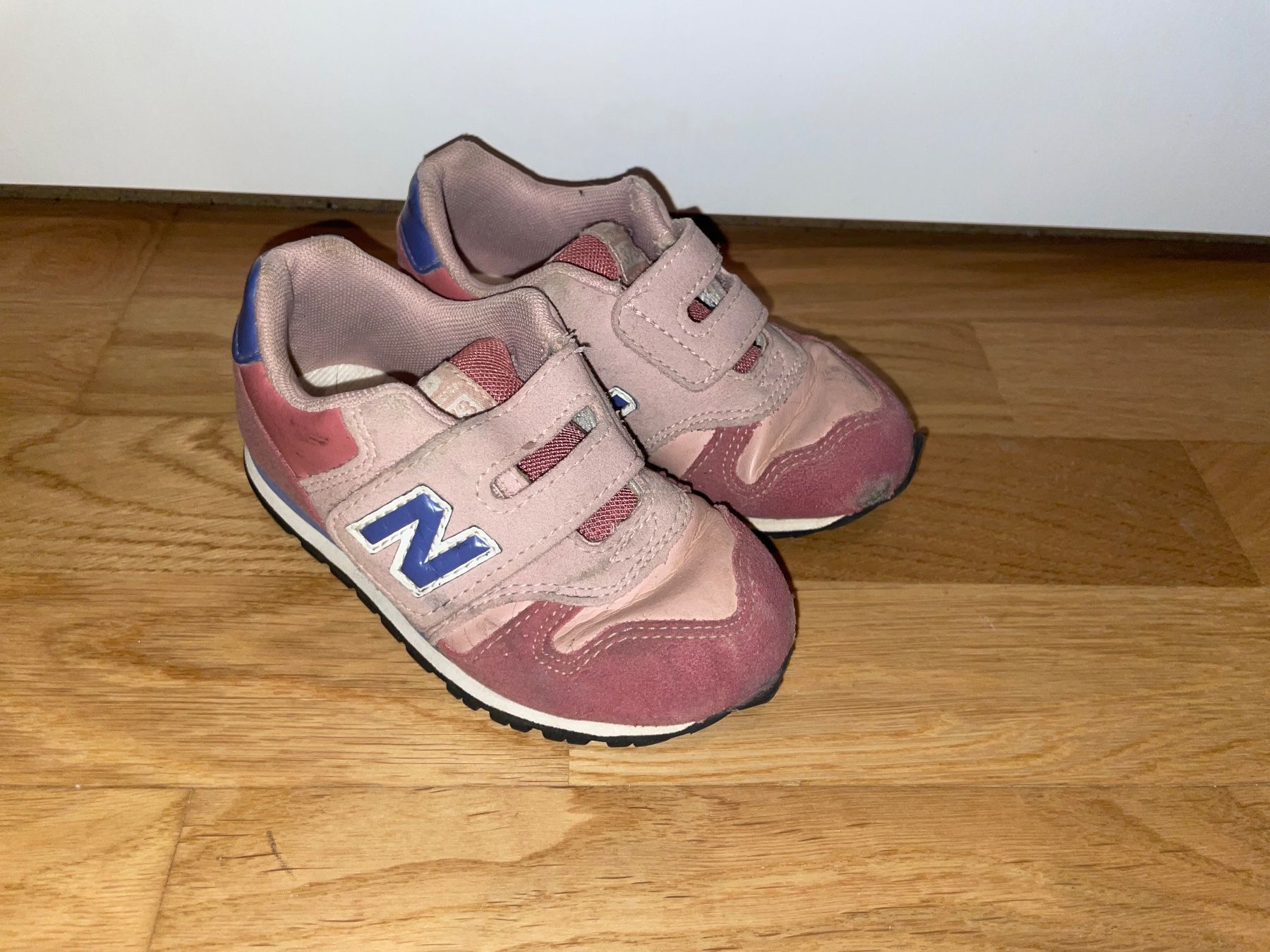 New Balance Scarpe per ragazzi: New Balance Kinderschuhe, Grösse 25.5 – Usato da Emmen venduto da Manu4414