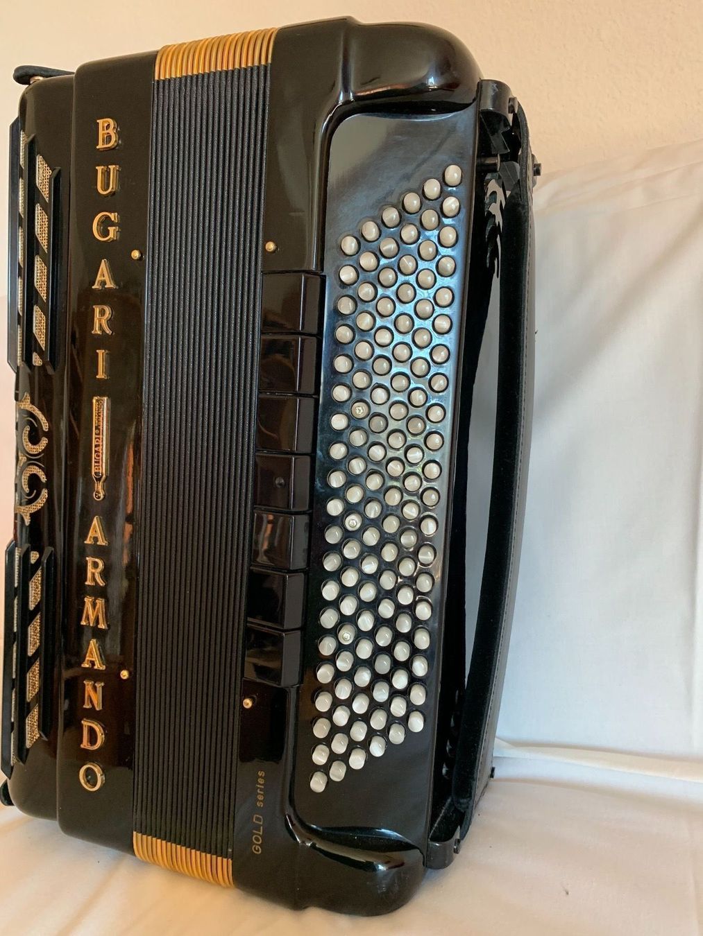 Strumenti musicali: Akkordeon Bugari Armando Gold Series – Usato da Zürich venduto da Olimpied 2
