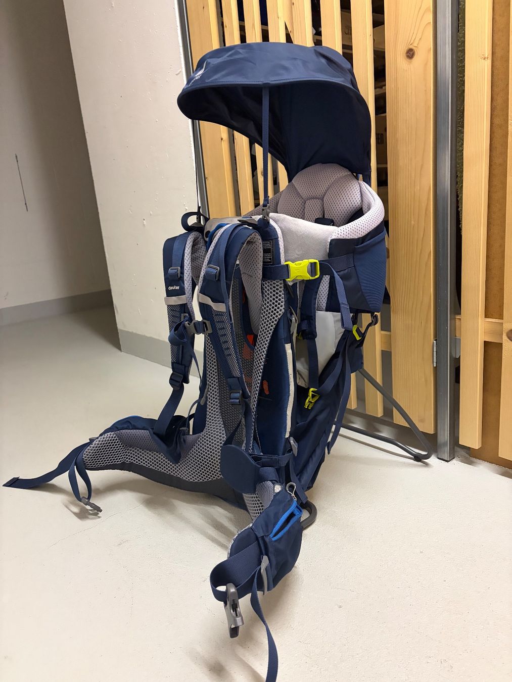Deuter Porte-bébés ventraux & dorsaux: Deuter Wanderrucksack / Kindertrage – D'occasion à Hochdorf par Stadi91 1