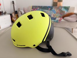 B’TWIN Kinderhelm 52–55 cm – neongelb, guter Zustand