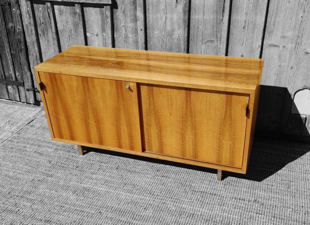 Cassettiere: Florence Knoll Sideboard Nussbaum – Usato da Haslen AI venduto da Vintagelix