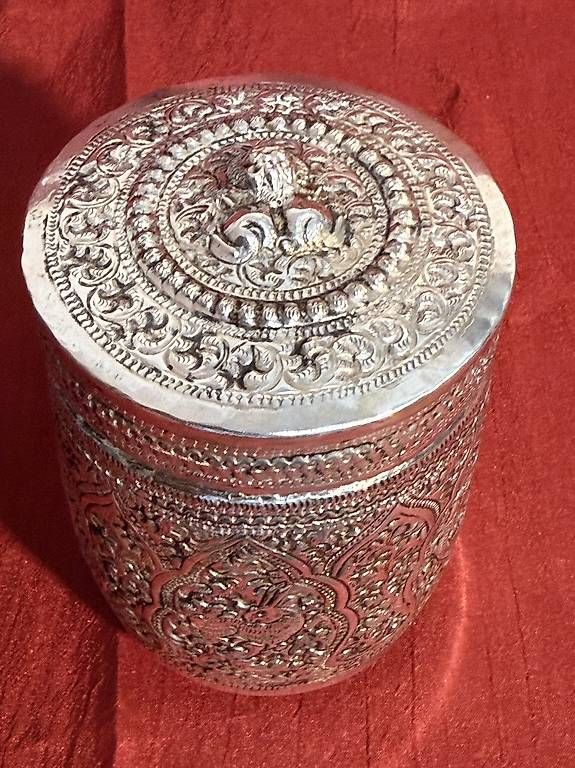 Contenitori & Simili: Burmesische  feine Betteldose Silber Dose um 1900 – Usato da Fahrwangen venduto da Dirk.Gerlach 2