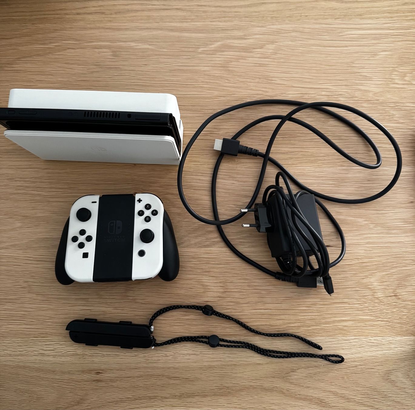 Nintendo Console: Nintendo switch Oled – Usato da Bramois venduto da rig_8pq7 1