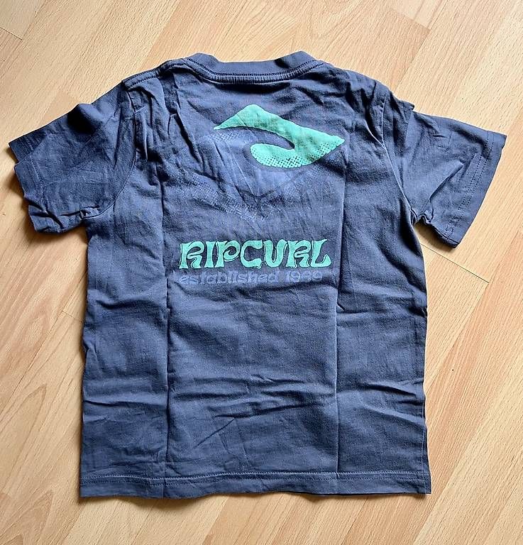 Camicie, T-shirt & Polo: Ripcurl T-Shirt Kids Gr. 110 – Usato da St.Moritz venduto da Topofthemountains 1