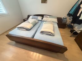 Doppelbett mit Nachttischen Massivholz dunkel guter Zustand