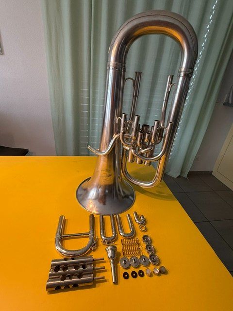 Besson Instruments de musique: Euphonium Besson New Standard (Schnäppchen) – D'occasion à Diessenhofen par Zanze 1