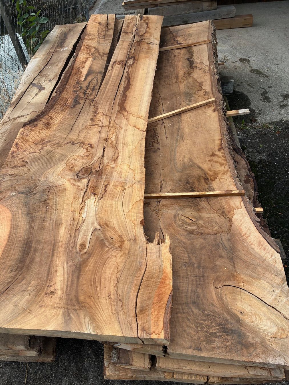 Articles en bois: 3 Bretter Nussbaum 60 mm – D'occasion à Gümligen par Roe22