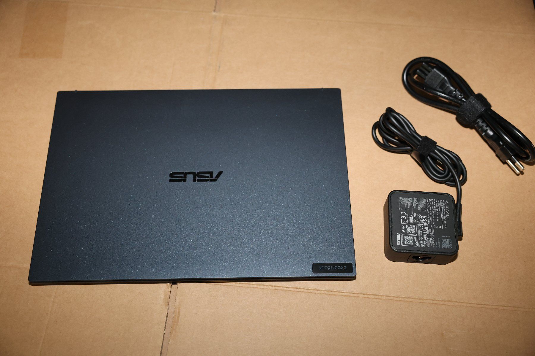 Asus Notebook: ASUS ExpertBook B9 OLED (B9403CVAR-PP1653X) – Usato da Zürich venduto da Verkaufen-Schweiz 1