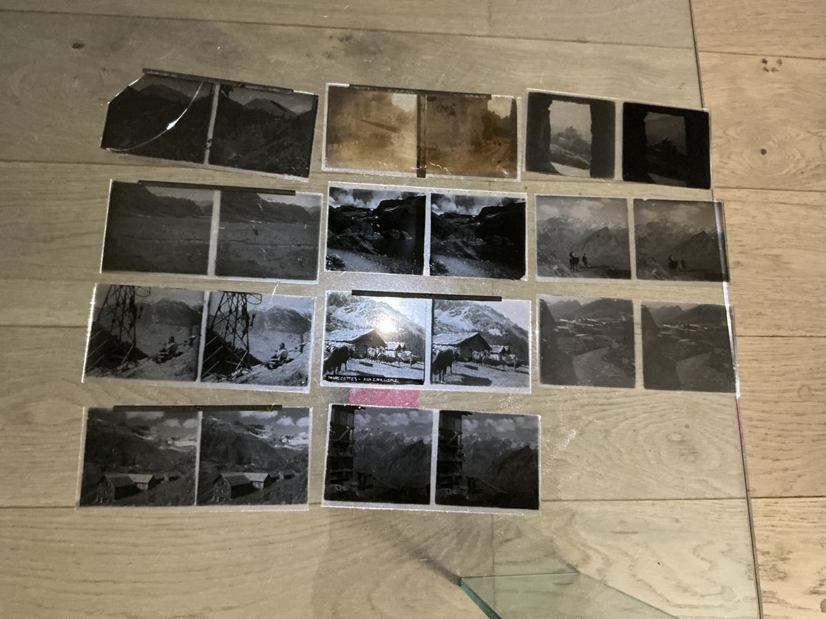 Poster & Bilder: Plaques négatives stéréoscopiques – Gebraucht aus Estavayer-le-Lac von bde_mc5x