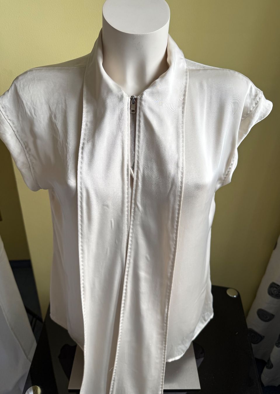 Marc Cain Blusen: Bluse von MarcCain Gr. 4/40 – Gebraucht aus Pfäffikon ZH von Margot1 1