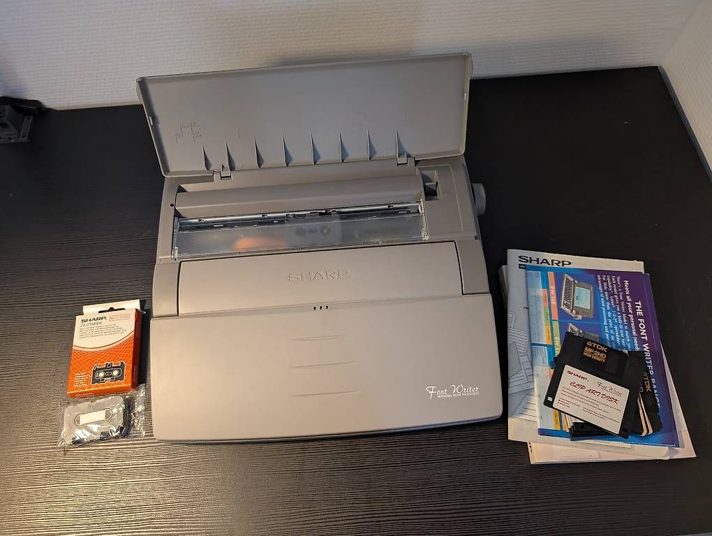Sharp Macchine da scrivere: Sharp Font Writer FW760 – Usato da Rorschach venduto da justhellno