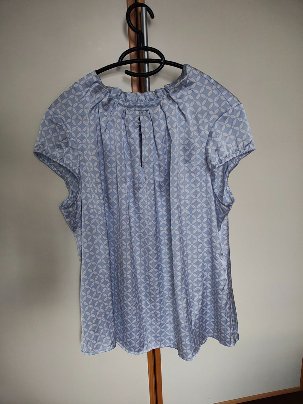 Comma Top: Bluse Comma hellblau Grösse 42 guter Zustand – Usato da Spreitenbach venduto da Pseudobiene