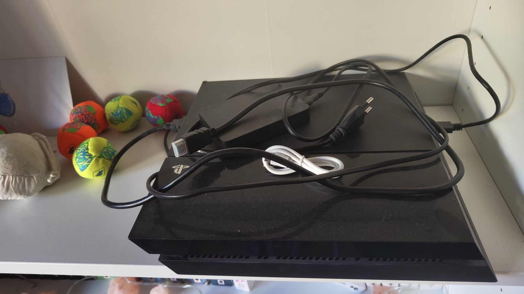 Sony Console: PS4 Slim + 2 Controller + 18 Games + 4TB Festplatte – Usato da Allenwinden venduto da ncdb 1