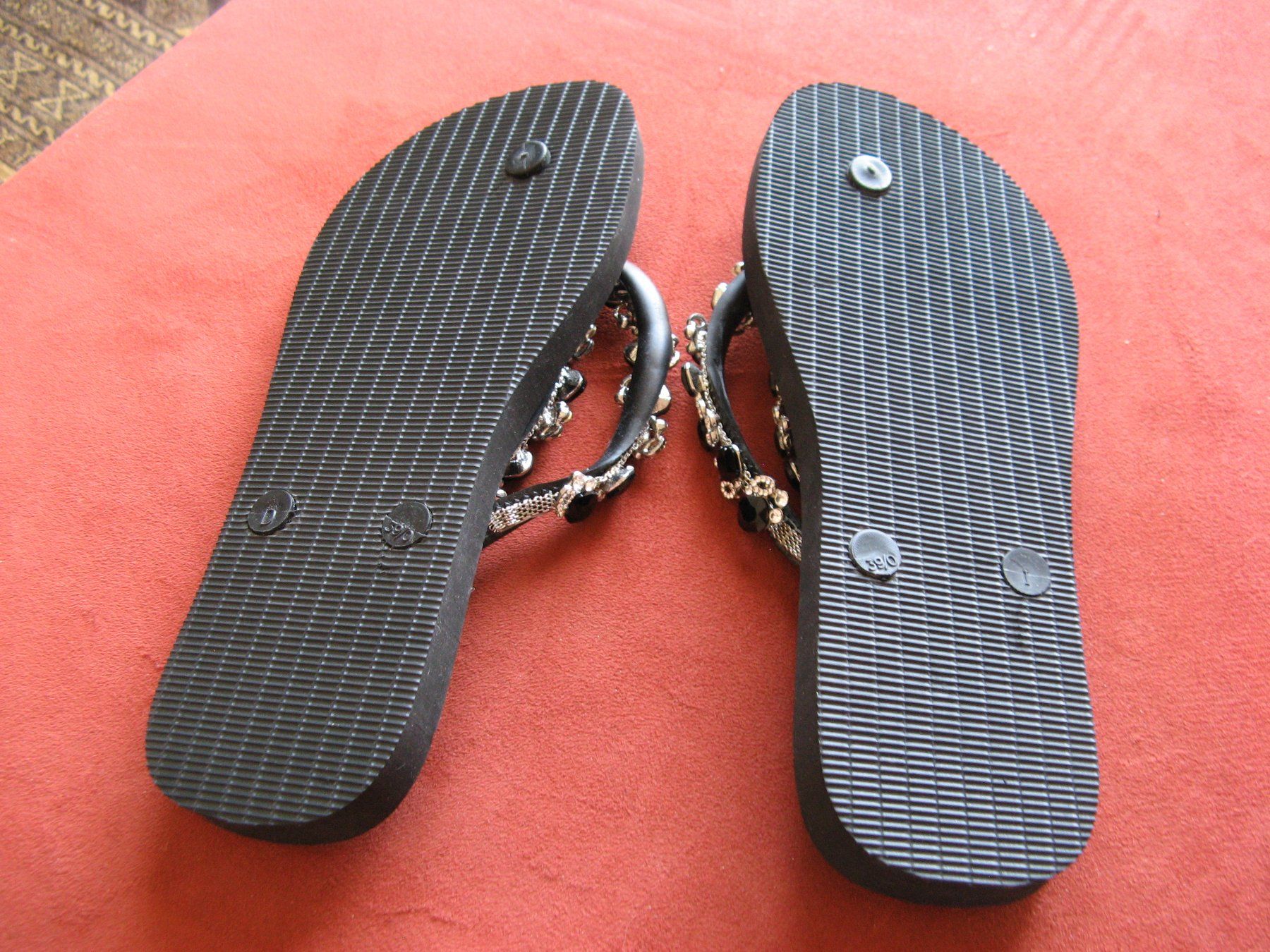 Scarpe da donna: Flip Flops neu Gr. 39 Simone Herrera – Nuovo (secondo la descrizione) da Zürich venduto da apil 1