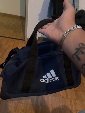 Sporttasche Adidas blau mit Tragegriffen guter Zustand
