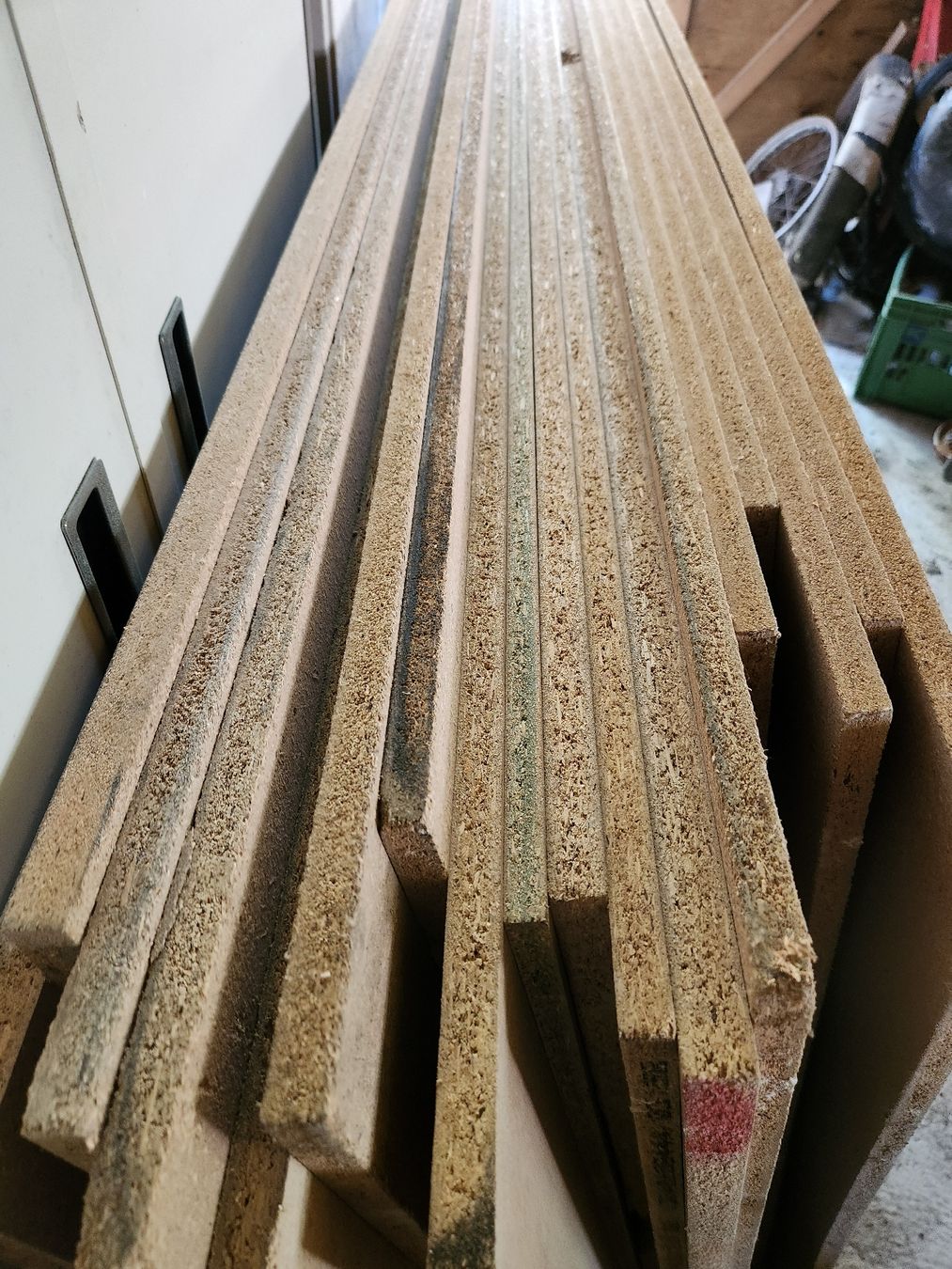 Servierplatten: 20 Stück Spanplatten Restposten 200x118x1.2/1.5/2 cm Stapel – Gebraucht aus Stein AG von Metaluna 1