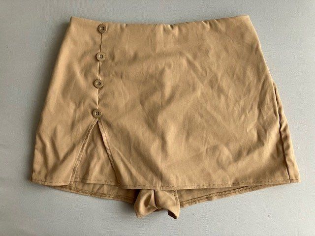Shein Röcke: Jupe-short beige T.L élégante et tendance – Gebraucht aus Marin-Epagnier von rchouchouu 1