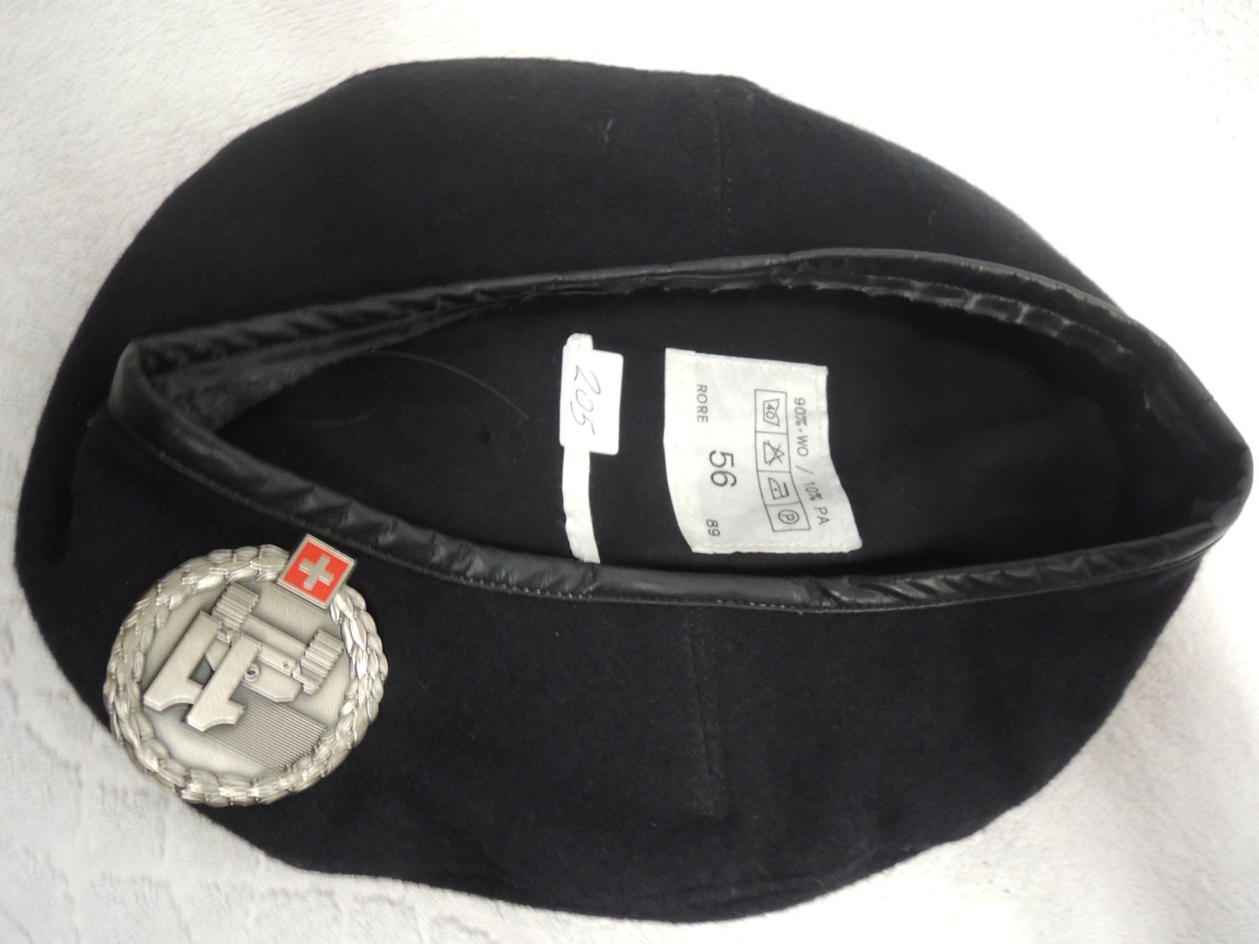 Uniformi: Schweizer Armee Béret mit Emblem sehr schön! – Usato da Uznach venduto da Othmar52 2