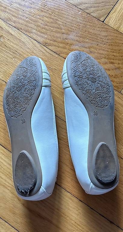 Scarpe da donna: Weisse Ballerina Grösse 39 – Usato da Bern venduto da Lunite 2