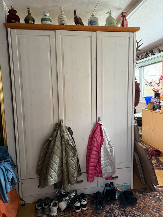 Grosser Kleiderschrank, viel Stauraum, Top Zustand! (Gebraucht) in Herisau für CHF 25 – nur Abholung auf Ricardo kaufen